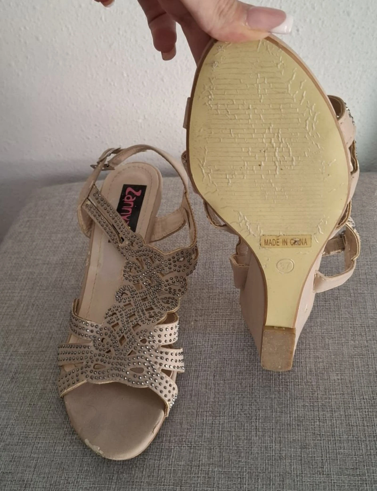 Beige wiggesandalen met strasssteentjes limited edition Y2K – photo 6